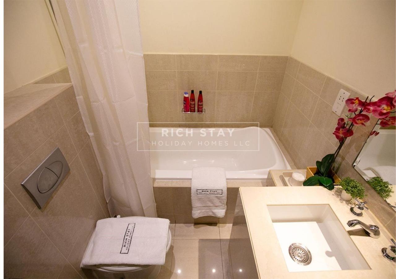 Incredible 2Br Apartment, Downtown With Burj & Dubai Mall View By Rich Stay Экстерьер фото